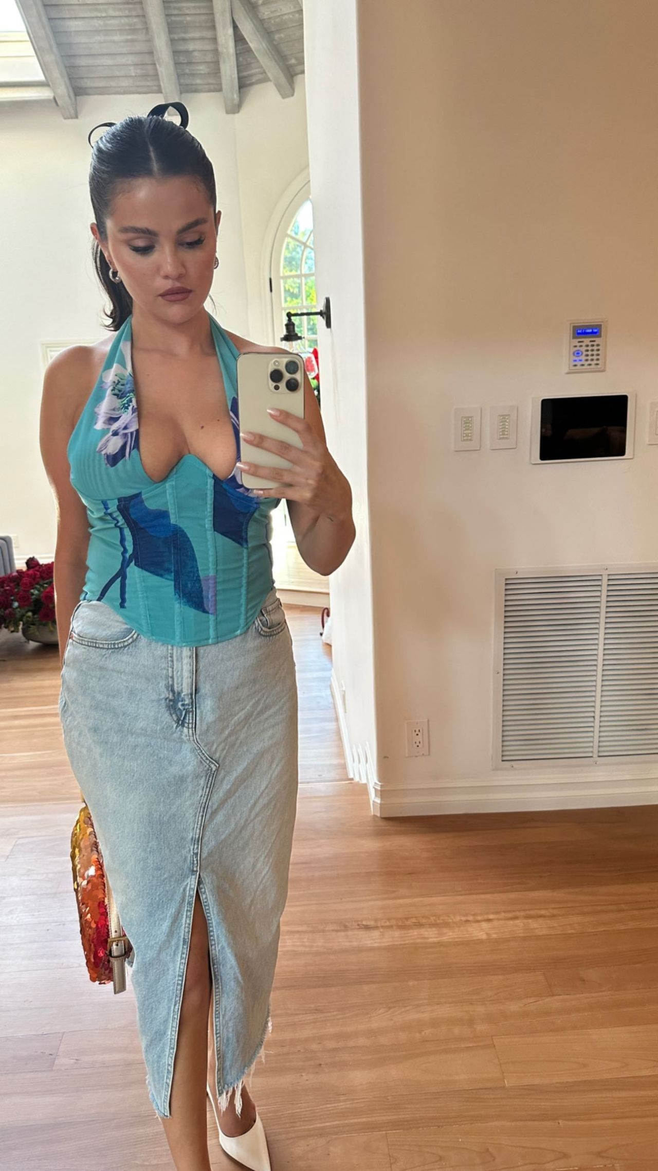Sizzling Sexy Selena Gomez Selfie, BIG TITS and Cleavage Hanging Out