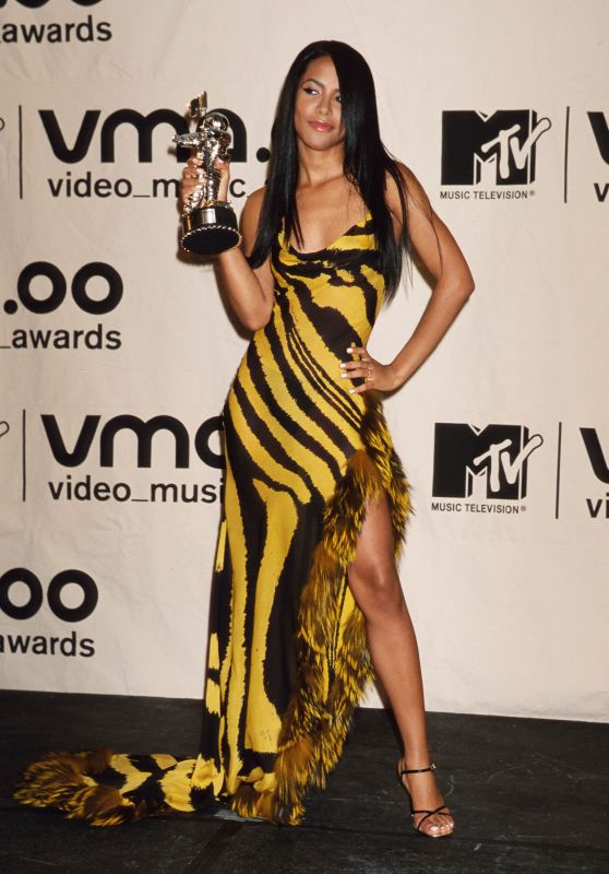 Aaliyah - MTV VMA 2000
