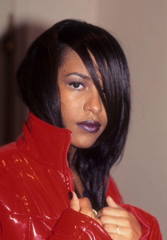Aaliyah - Vibe Magazine Fashion Show in New York City 08/02/1996