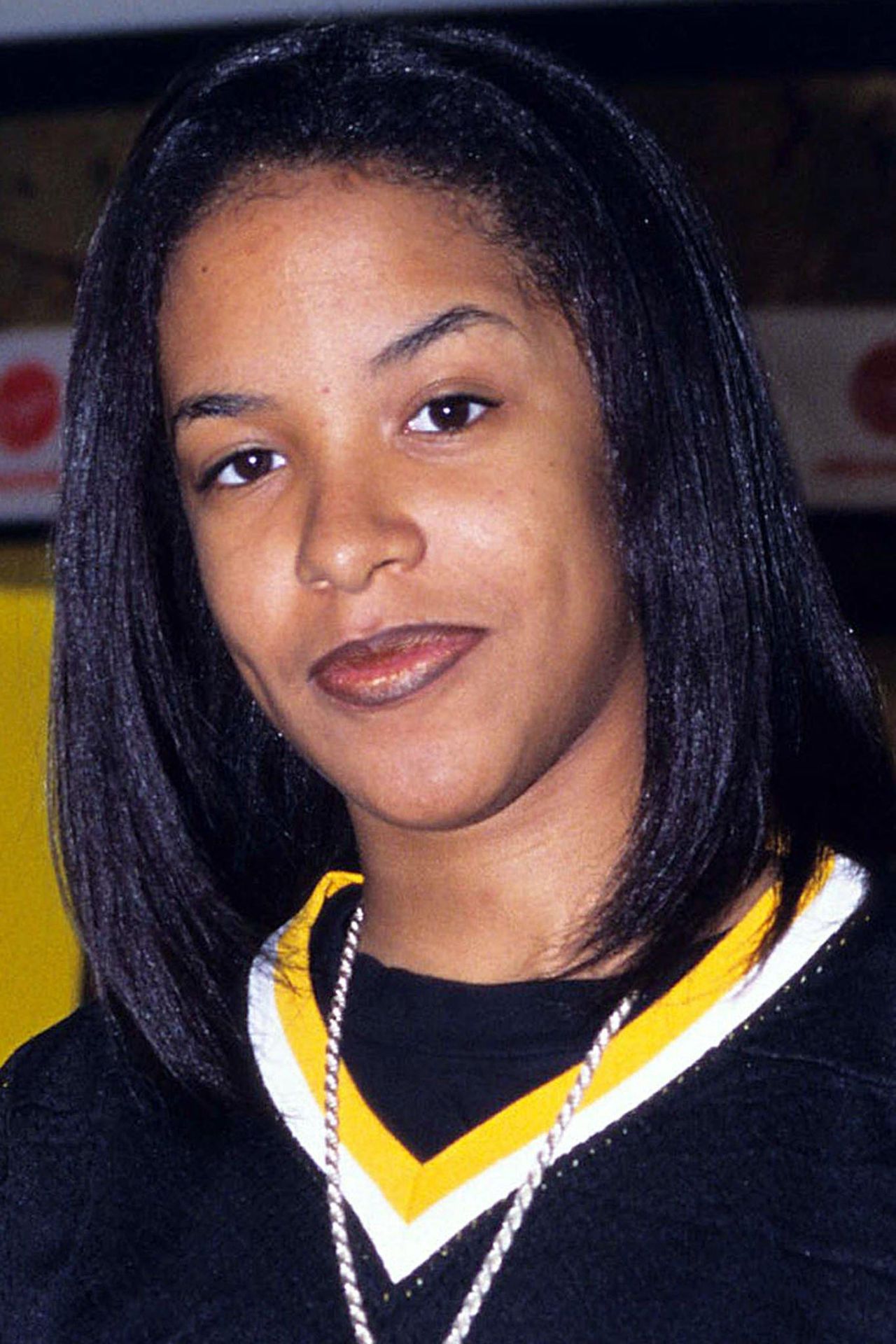 Aaliyah - Virgin Megastore in London 05/01/1995 • CelebMafia