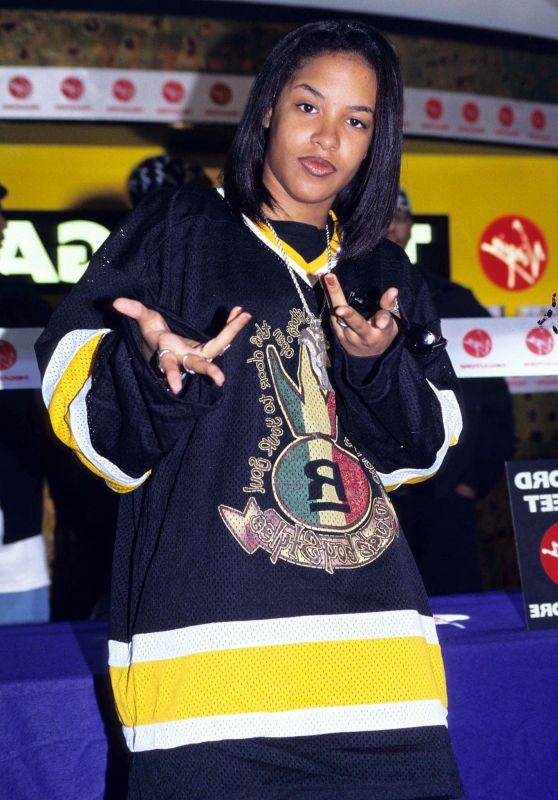 Aaliyah - Virgin Megastore in London 05/01/1995