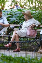 Blythe Danner in Manhattan’s Washington Square Park 09/02/2023
