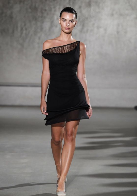 Emily Ratajkowski - Tory Burch Fashion Show at NYFW 09/11/2023