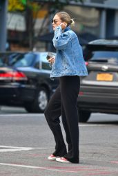 Gigi Hadid Street Style - New York City 09/10/2023