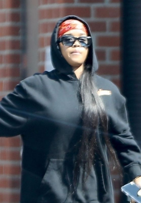 H.E.R. - Heads to a Studio in Los Angeles 09/18/2023