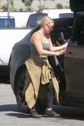 Hilary Duff - Exits the Farmers Market in Studio City 09/24/2023