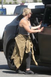 Hilary Duff - Exits the Farmers Market in Studio City 09/24/2023