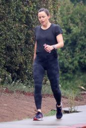 Jennifer Garner Exercising in the Rain in Los Angeles 09/02/2023