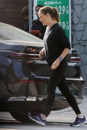 Jennifer Garner Running Errands in Brentwood 09/20/2023