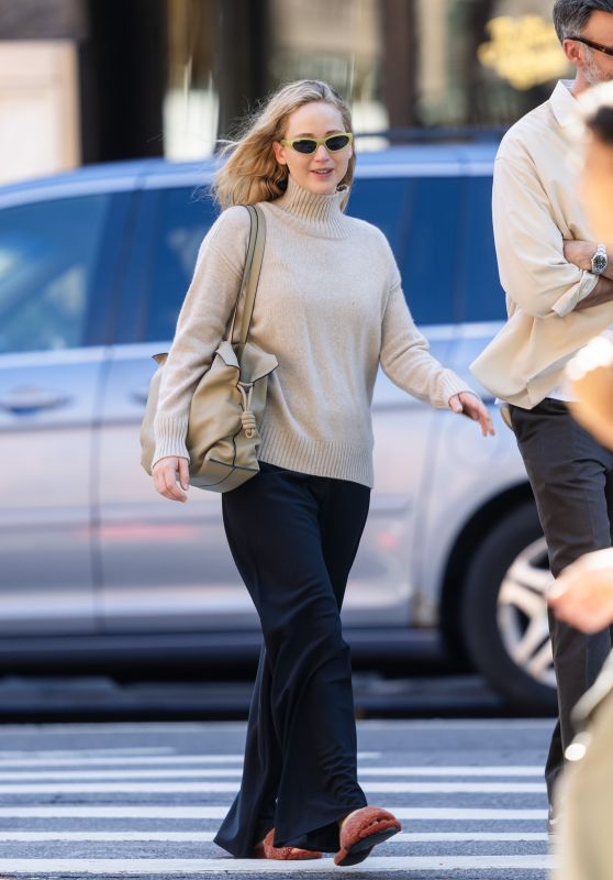 Jennifer Lawrence - Out in New York City 09/17/2023