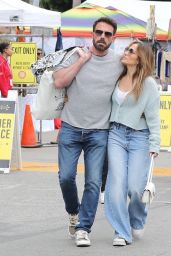 Jennifer Lopez and Ben Affleck Shopping at a Flee Market in LA 09/17/2023