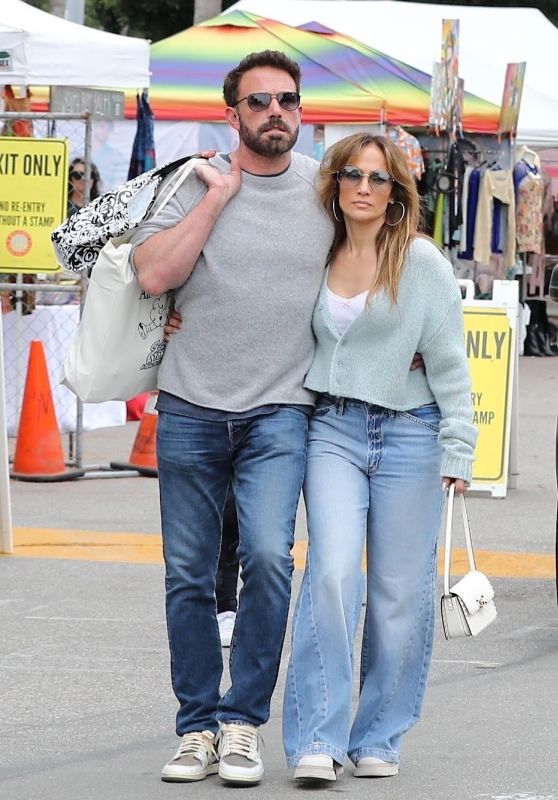 Jennifer Lopez and Ben Affleck Shopping at a Flee Market in LA 09/17/2023