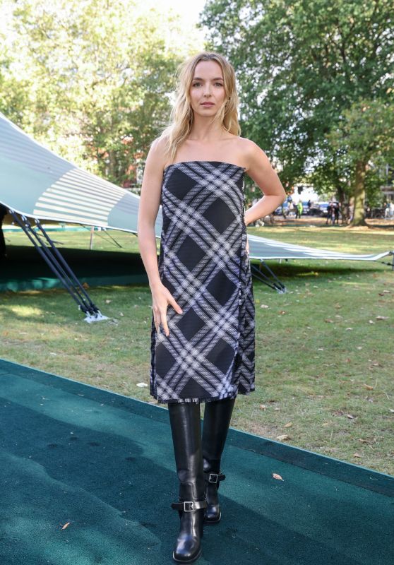 Jodie Comer - Burberry Show at LFW 09/18/2023