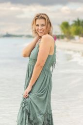 Jodie Sweetin - Beaches Resorts Portrait Session 08/10/2023