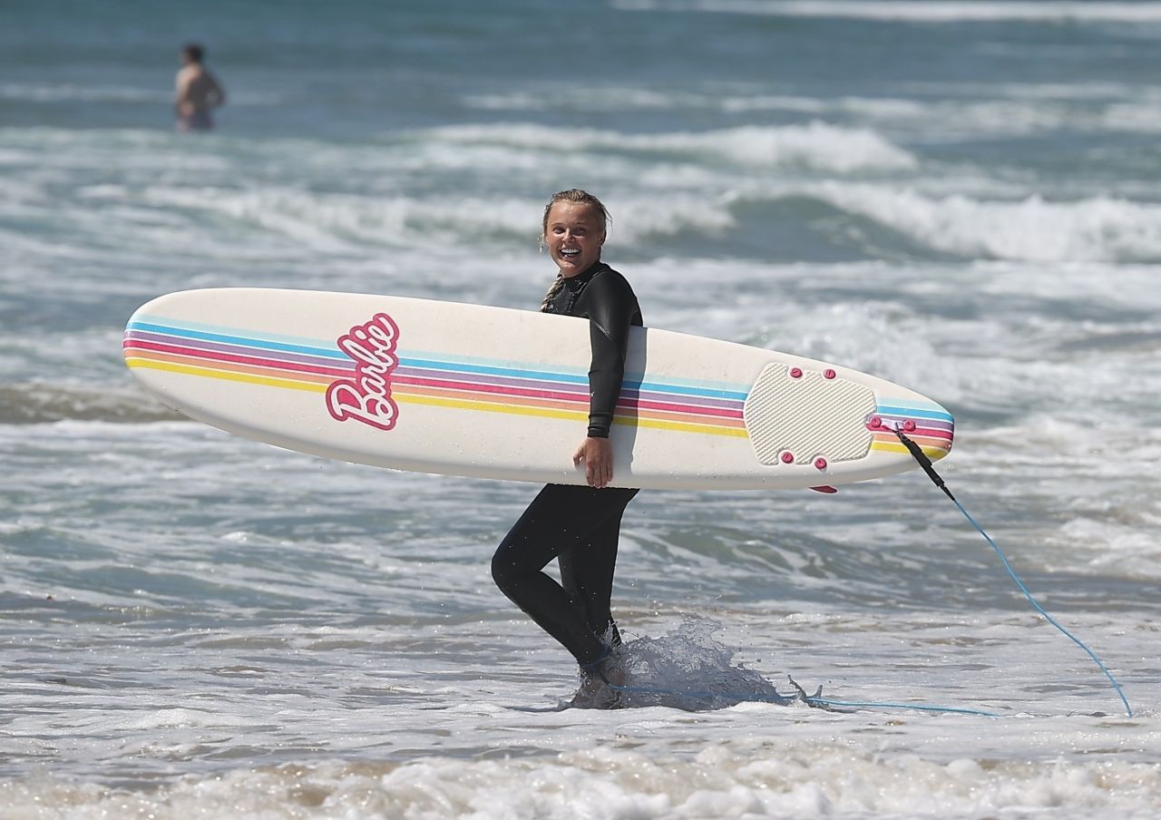 JoJo Siwa - Surfing in Malibu 09/07/2023 • CelebMafia