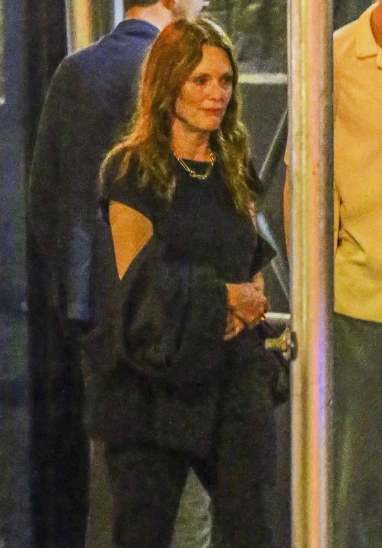 Julianne Moore - Out in New York City 09/07/2023
