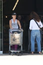 Juliette Lewis - Grocery Shopping at the Erewhon Market in Los Angeles 09/06/2023