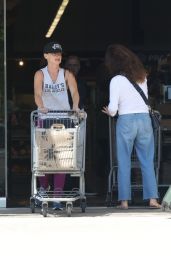 Juliette Lewis - Grocery Shopping at the Erewhon Market in Los Angeles 09/06/2023