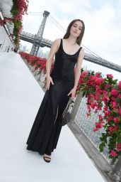 Kaitlyn Dever – Michael Kors Fashion Show in New York 09/11/2023