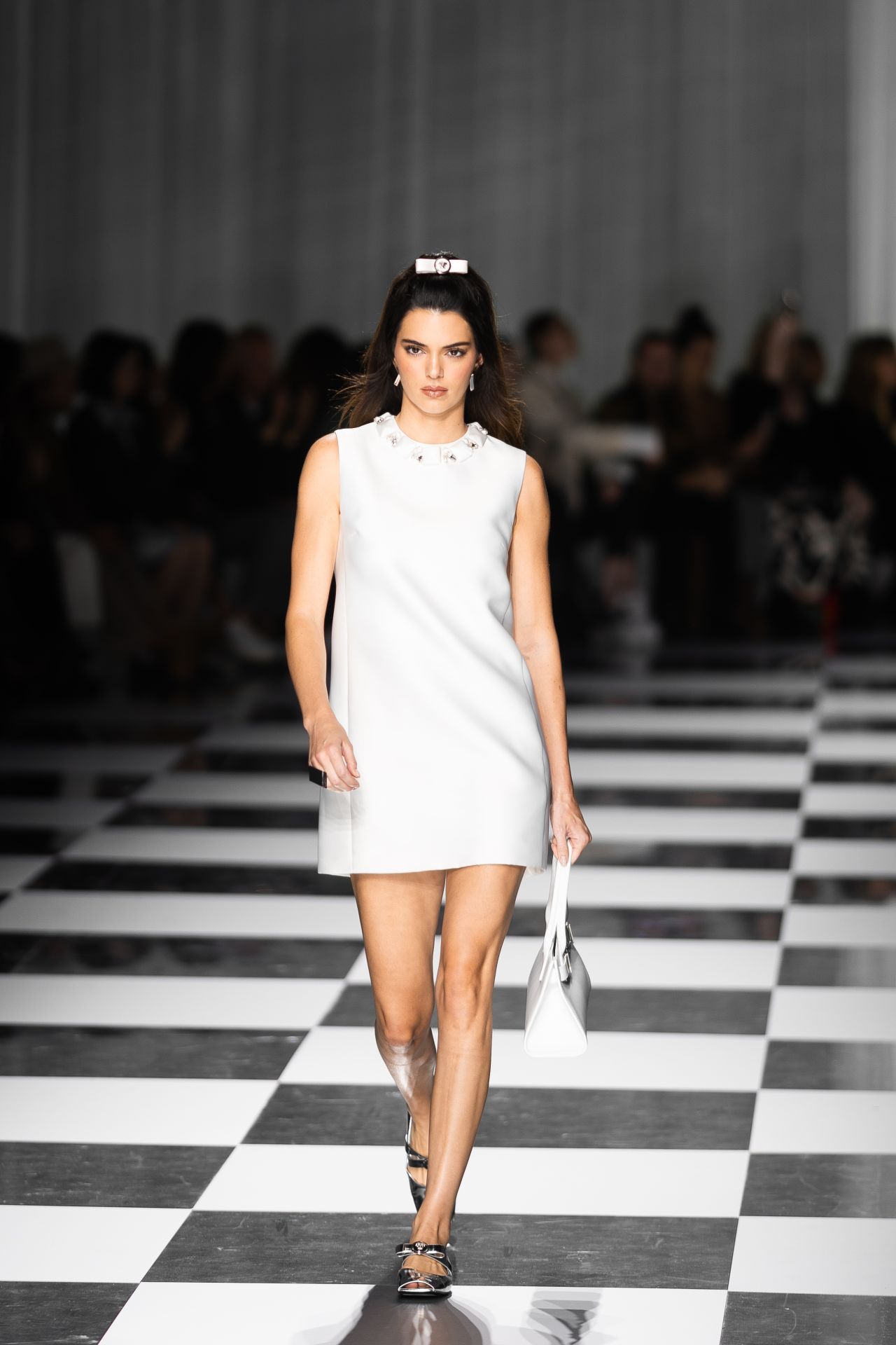 Kendall Jenner - Runway for Versace at Milan Fashion Show 09/22/2023 ...