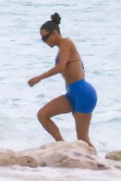 Kim Kardashian - Paddle Boarding in Turks 09/02/2023