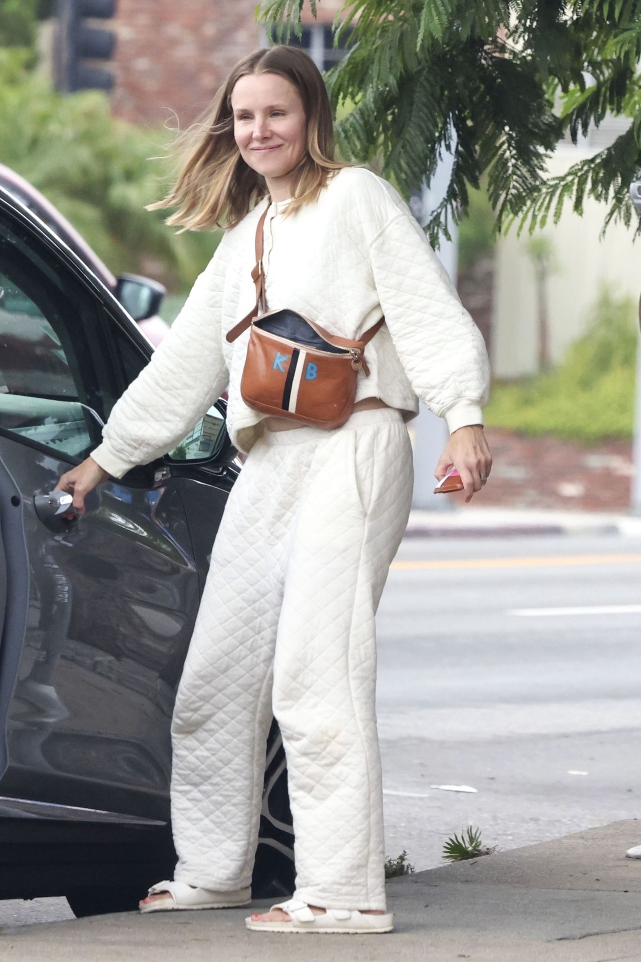 Kristen Bell Arriving to Appear on 'Jimmy Kimmel Live' in Los Angeles  7/19/2016 • CelebMafia