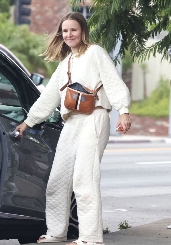 Kristen Bell - Shopping in Los Feliz 09/24/2023