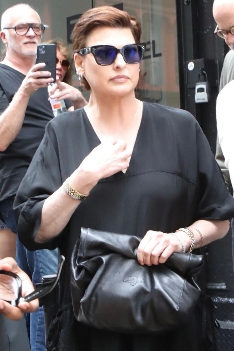 Linda Evangelista - Out in New York 09/09/2023 • CelebMafia