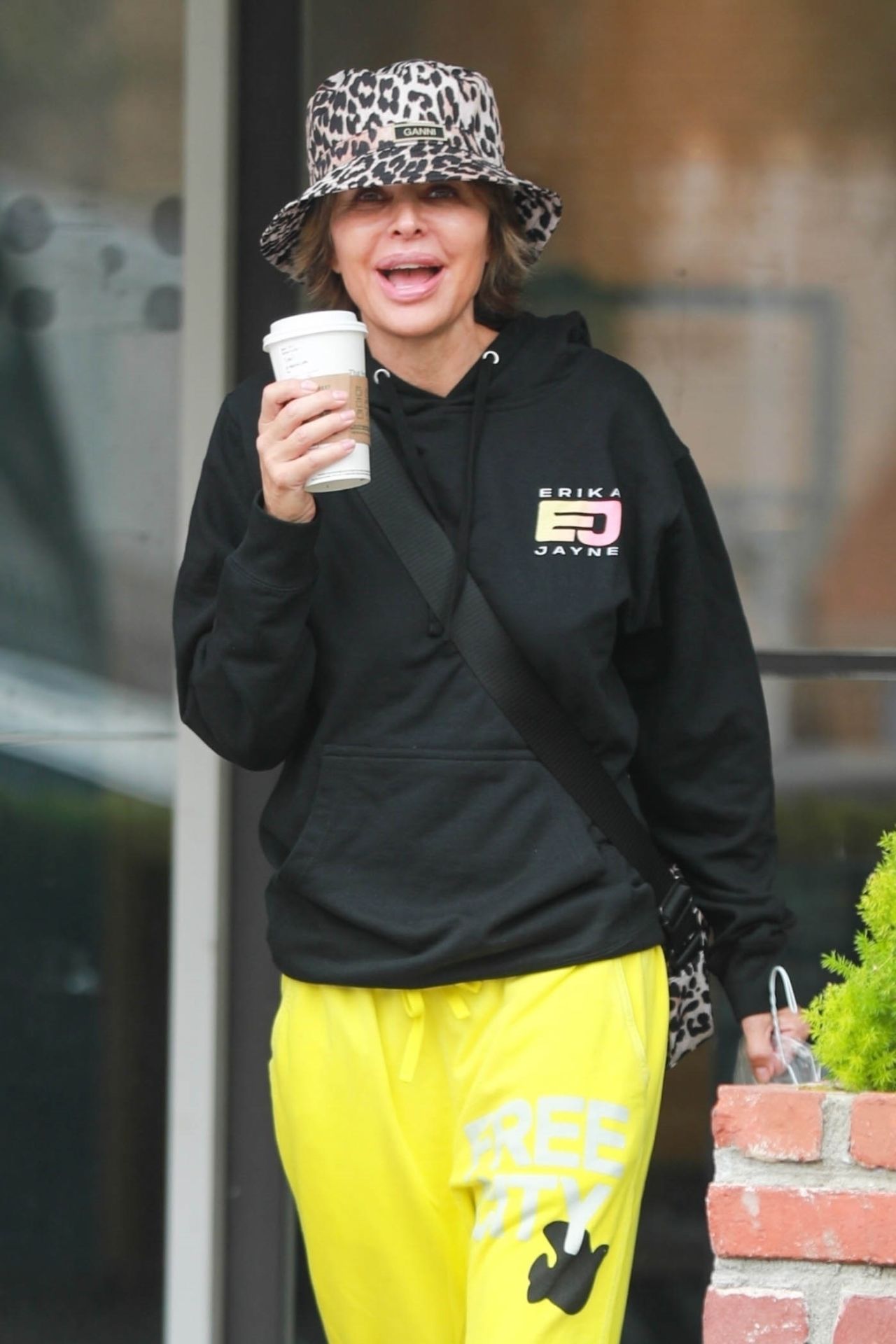 Lisa Rinna in Comfy Outfit in Los Angeles 09/16/2023 • CelebMafia