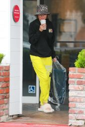 Lisa Rinna in Comfy Outfit in Los Angeles 09/16/2023