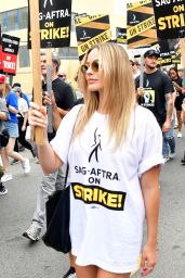 Margot Robbie - Picketing for SAG in Los Angeles 09/13/2023