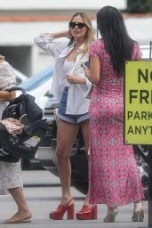 Margot Robbie - Shopping in Beverly Hills 09/09/2023