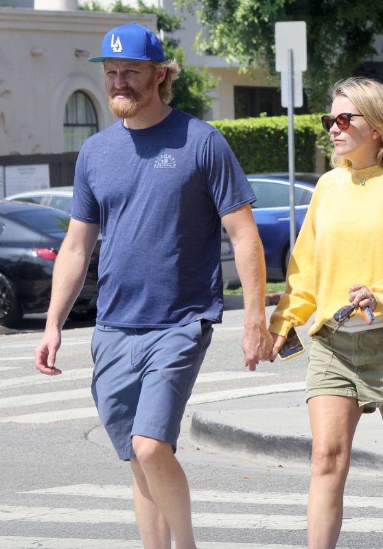 Meredith Hagner - Out in Santa Monica 09/25/2023