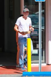 Mila Kunis and Ashton Kutcher - Out in Los Angeles 09/07/2023