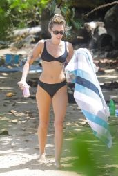 Miley Cyrus on the Beach in Hawaii 09/04/2023