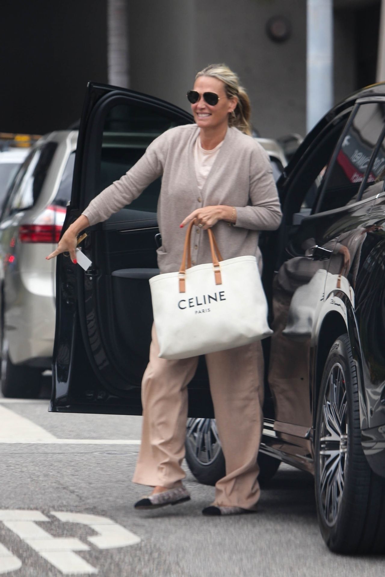 MOLLY SIMS Arrives at Cedars-Sinai in Beverly Hills 09/05/2023 – HawtCelebs