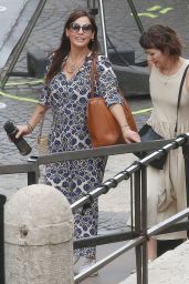 Natalie Imbruglia Wearing Her Chanel Brown Bag at the Arena in Verona 09/20/2023