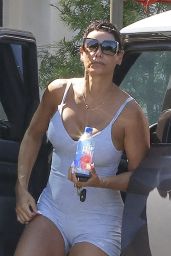 Nicole Murphy - Out in Calabasas 09/26/2023