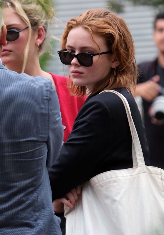 Sadie Sink in Jeans and a Black Blazer at Venice Airport 09/04/2023