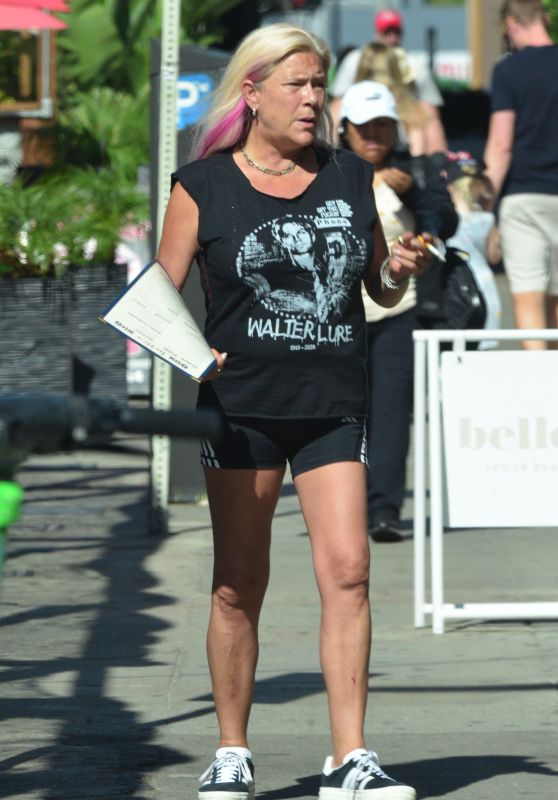 Samantha Fox - Out in Venice Beach 08/30/2023