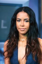 Aaliyah - MTV TRL Appearance 2001 in NYC