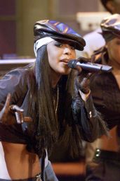 Aaliyah - The Tonight Show With Jay Leno 07/25/2001 (more photos)