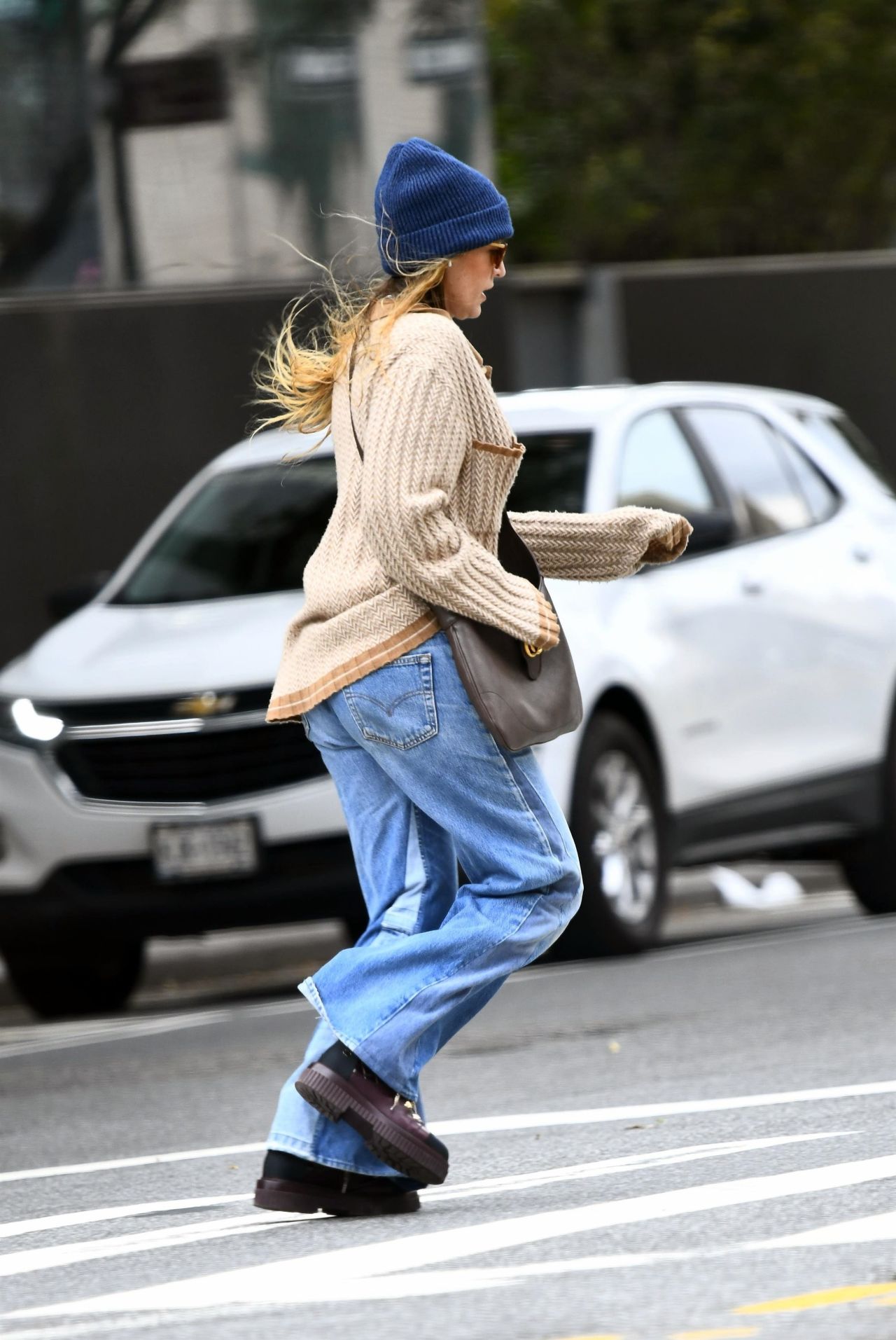 Blake Lively - Arriving at Bradley Cooper's NYC Apartment 10/26/2023 •  CelebMafia