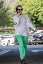 Cara Delevingne in Sweatpants and a Cozy T-shirt at Pinar&Wagner Dentistry in West Hollywood 10/09/2023