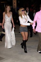Elizabeth Hurley and Pamela Anderson - Vanity Fair Oscar Party 2001