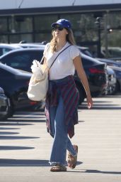 Elizabeth Olsen - Grocery Shopping in Studio City 10/14/2023