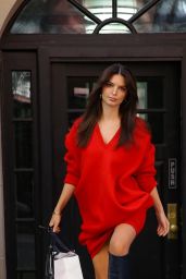 Emily Ratajkowski - Leaving Her Apartment in New York 10/19/2023