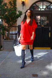 Emily Ratajkowski - Leaving Her Apartment in New York 10/19/2023