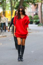 Emily Ratajkowski - Leaving Her Apartment in New York 10/19/2023