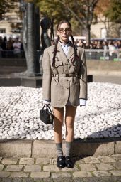 Emma Chamberlain Arrive at the Miu Miu Womenswear Show at Paris Fashion Week 10/03/2023